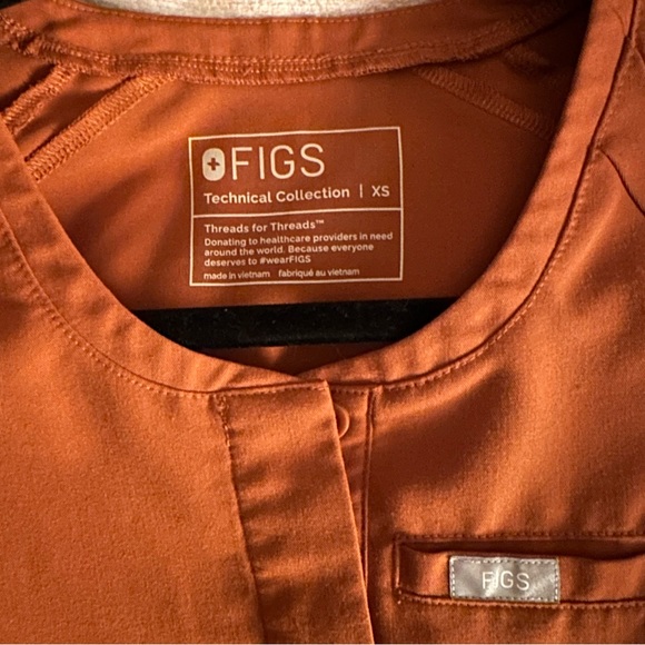 *Limited Edition* FIGS Atlantic Fall scrub top - Picture 5 of 7